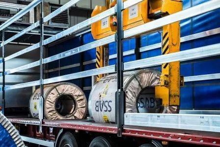 новый шторный полуприцеп Coil Master Strong Light от Wielton.jpg