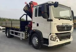 Автомобиль бортовой HOWO T5G 280 л.с 4x2 с КМУ SUNHUNK К168 в белом цвете