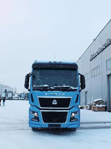 Тягач Sitrak C7H MAX 4x2 с шторным полуприцепом Grunwald