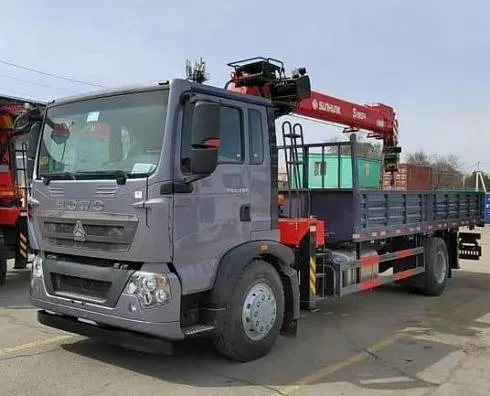 Автомобиль бортовой HOWO T5G 326 л.с. 6x4 с КМУ SUNHUNK К238