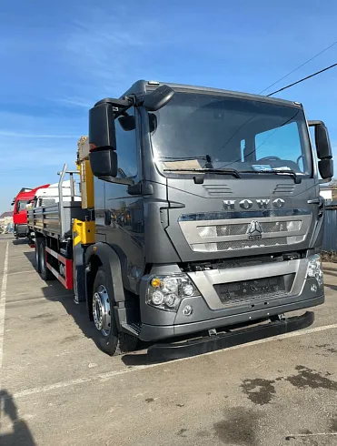 Автомобиль бортовой HOWO T5G 326 л.с. 6x4 с КМУ SUNHUNK К238