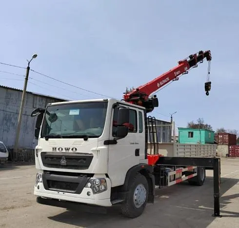 Автомобиль бортовой HOWO T5G 280 л.с 4x2 с КМУ SUNHUNK S2006 в белом цвете