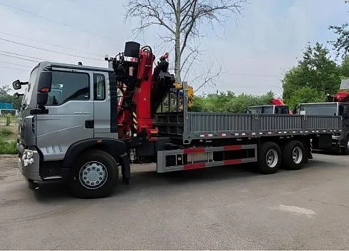 Автомобиль бортовой HOWO T5G 326 л.с. 6x4 с КМУ SUNHUNK К238