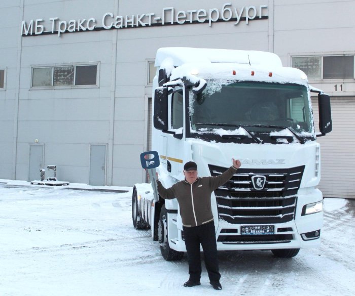 Профессионалы выбирают грузовики КАМАЗ и полуприцепы НЕФАЗ в «МБ Тракс СПБ»