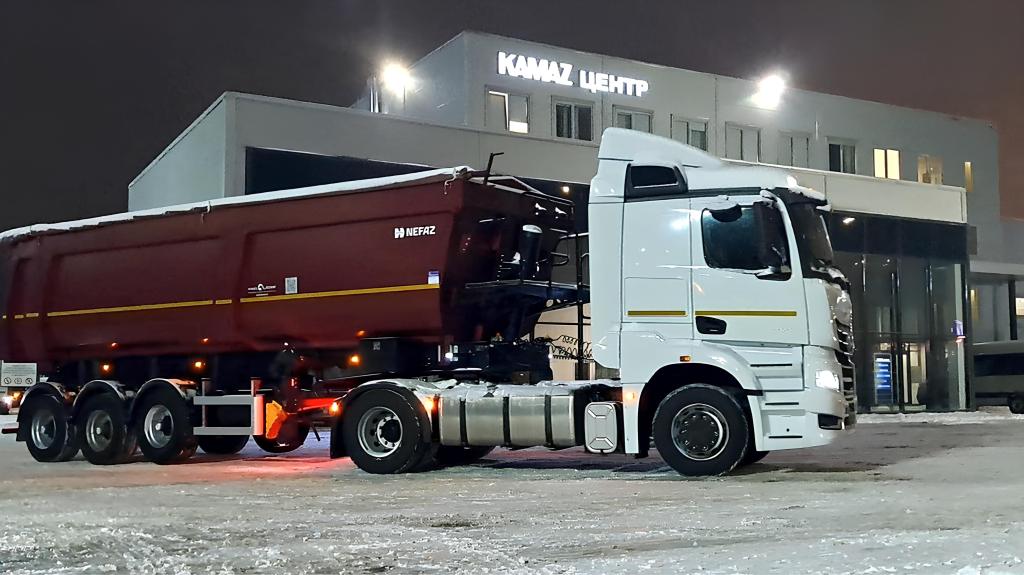 Сцепка КАМАЗ-54902 и полуприцеп НЕФАЗ.jpg