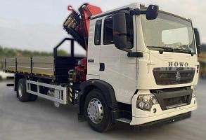 Автомобиль бортовой HOWO T5G 280 л.с 4x2 с КМУ SUNHUNK К168 в белом цвете
