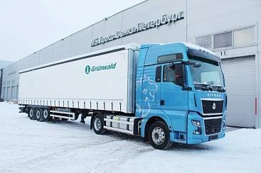 Тягач Sitrak C7H MAX 4x2 с шторным полуприцепом Grunwald