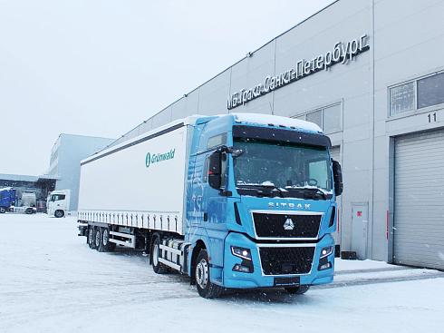Тягач Sitrak C7H MAX 4x2 с шторным полуприцепом Grunwald