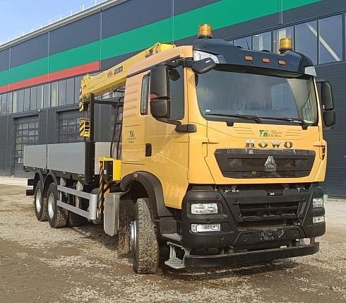 Автомобиль бортовой HOWO T5G 440 л.с. 6x4 с КМУ Hyva HST8E4