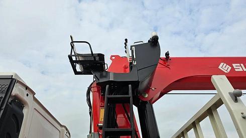 Автомобиль бортовой HOWO T5G 280 л.с 4x2 с КМУ SUNHUNK S2006 в белом цвете