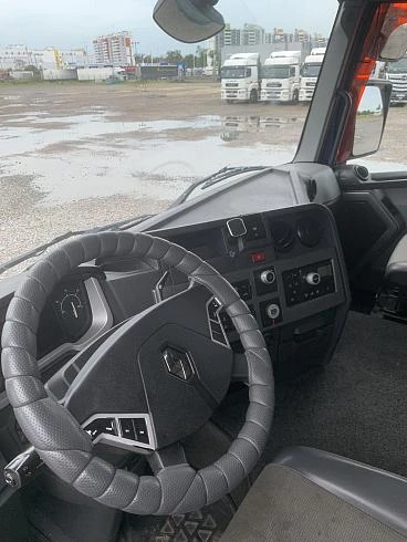 Renault T-Series 2018 года выпуска