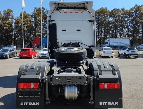 Седельный тягач SITRAK С7Н 6Х2 с АКПП, задней пневмой и ретардером в белом цвете