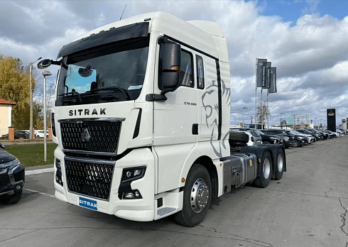 Седельный тягач SITRAK С7Н MAX 6Х4 с АКПП, задней пневмой и ретардером в белом цвете