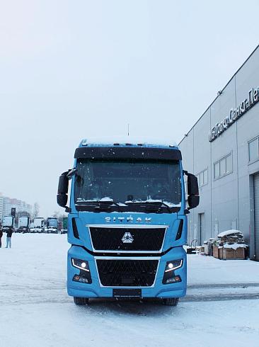 Тягач Sitrak C7H MAX 4x2 с шторным полуприцепом Grunwald