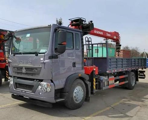 Автомобиль бортовой HOWO T5G 326 л.с. 6x4 с КМУ SUNHUNK К238