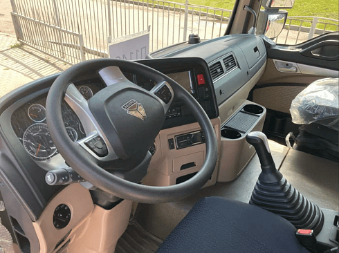 Автомобиль бортовой HOWO T5G 280 л.с 4x2 с КМУ SUNHUNK S1254