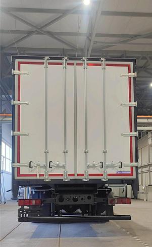 Автомобиль бортовой с тентом HOWO T5G 4×2, 280 л.с. АКПП