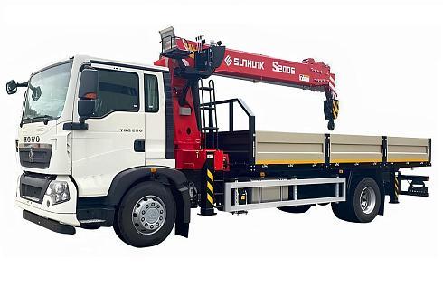 Автомобиль бортовой HOWO T5G 280 л.с 4x2 с КМУ SUNHUNK S2006 в белом цвете