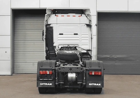 Седельный тягач SITRAK С7Н 6Х2 с АКПП, ADR в белом цвете