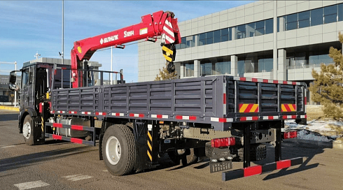 Автомобиль бортовой HOWO T5G 280 л.с 4x2 с КМУ SUNHUNK S1254