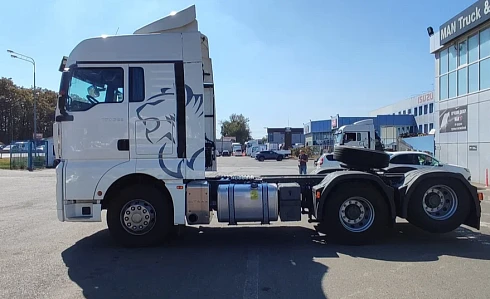 Седельный тягач SITRAK С7Н 6Х2 с АКПП, задней пневмой и ретардером в белом цвете