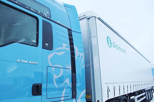 Тягач Sitrak C7H MAX 4x2 с шторным полуприцепом Grunwald