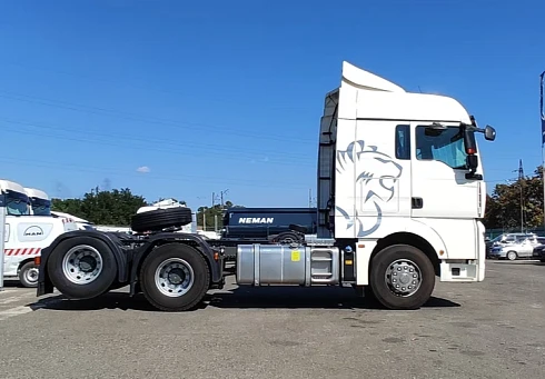 Седельный тягач SITRAK С7Н 6Х2 с АКПП, задней пневмой и ретардером в белом цвете