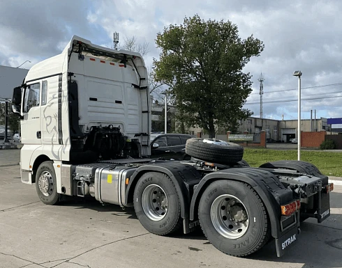 Седельный тягач SITRAK С7Н MAX 6Х4 с АКПП, задней пневмой и ретардером в белом цвете