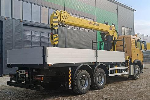 Автомобиль бортовой HOWO T5G 440 л.с. 6x4 с КМУ Hyva HST8E4