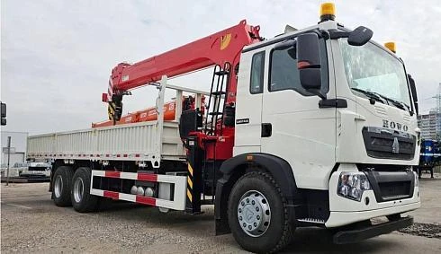 Автомобиль бортовой HOWO T5G, 326 л.с 6x4 с КМУ SUNHUNK S3005 в белом цвете