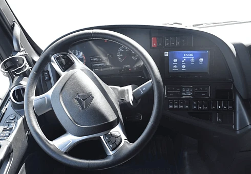 Седельный тягач SITRAK С7Н 6Х2 с АКПП, ADR в белом цвете